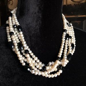 Pearl necklace with black accents